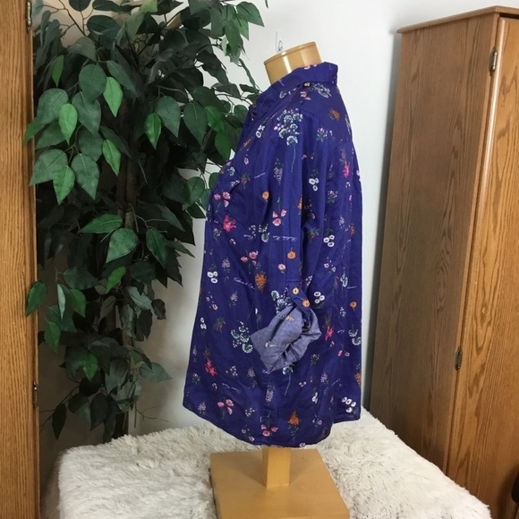 JACLYN Smith XL royal blue floral button down roll sleeve top - Picture 2 of 16